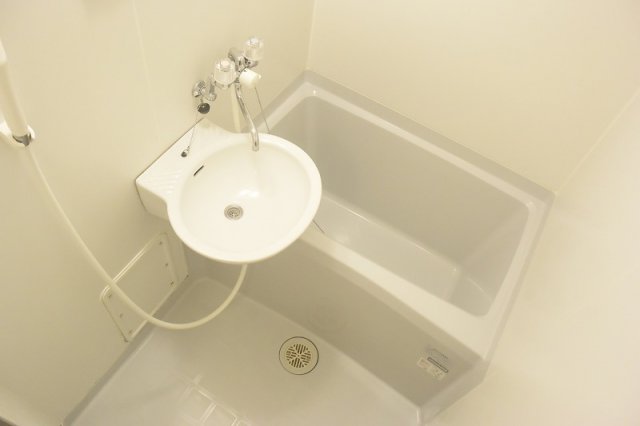 バス・シャワールーム　一日の疲れを癒せます♪