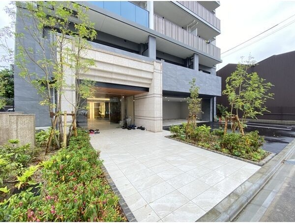 エントランス　名古屋で一番初期費用の安い賃貸専門の不動産会社です(^^)