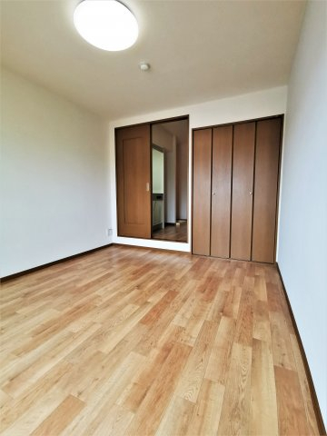 居室・リビング　別号室の画像です。ご参考下さい