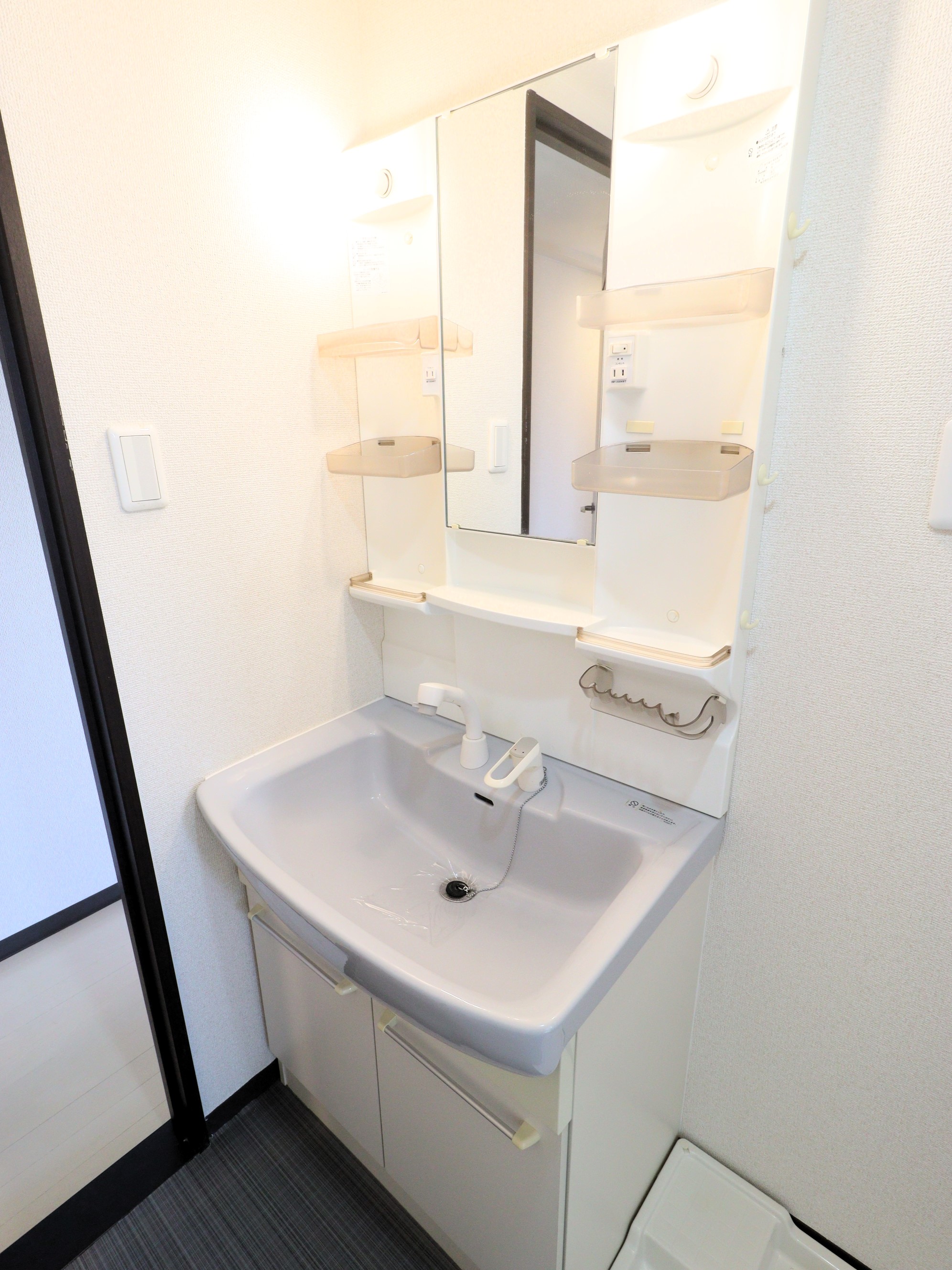 洗面設備　独立洗面化粧台付き