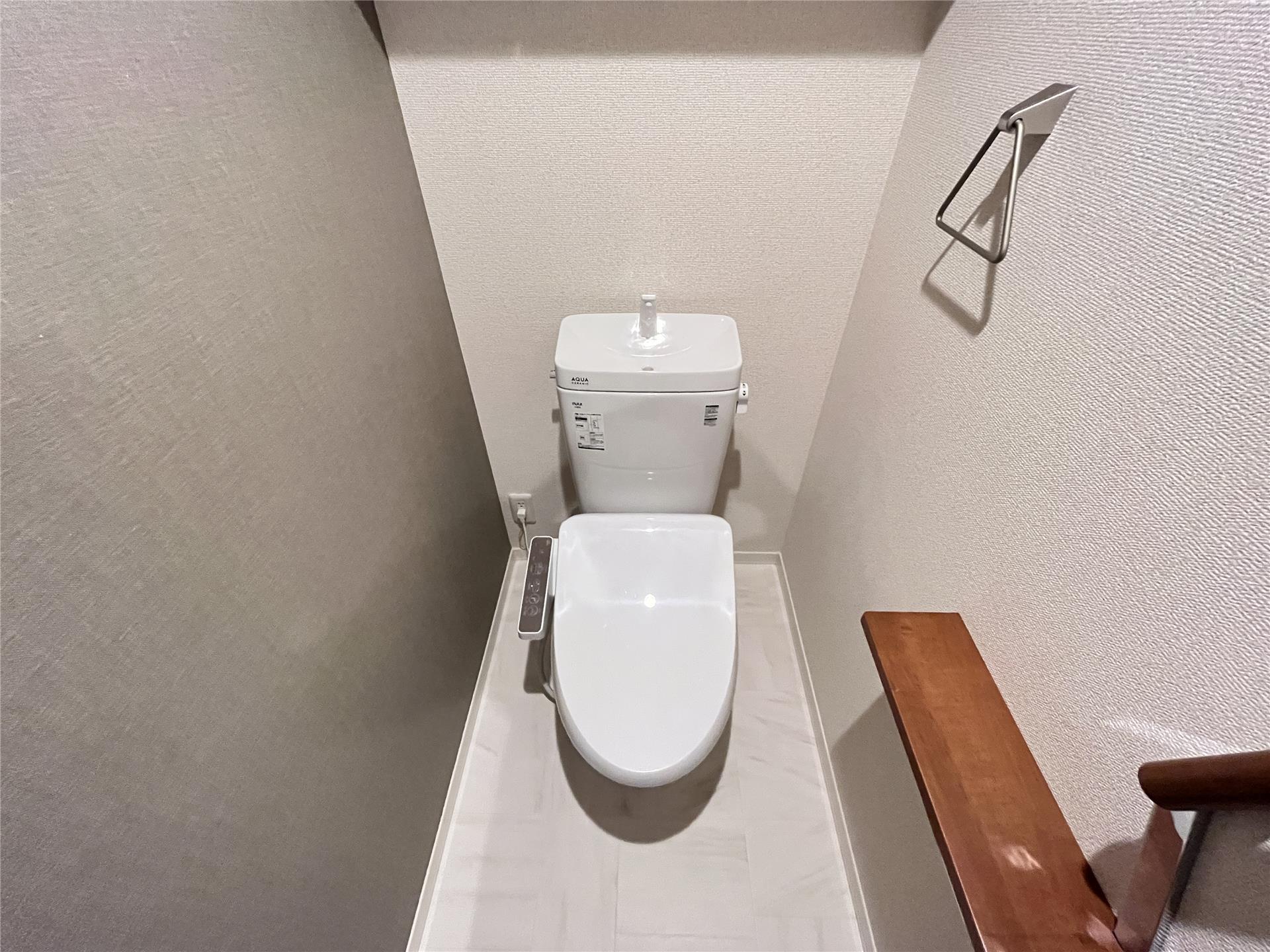 トイレ　温水洗浄暖房便座付トイレ