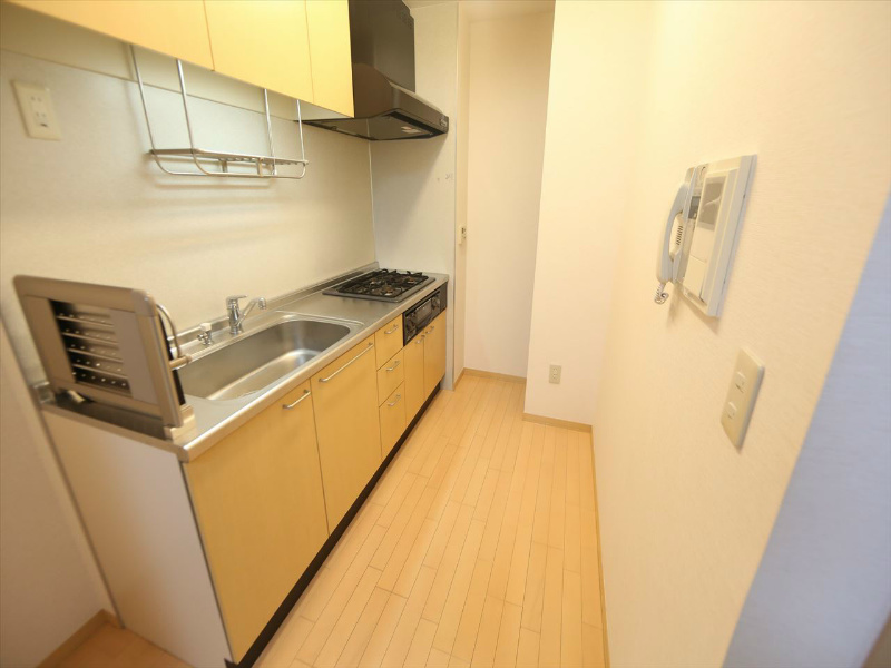 キッチン　システムキッチン（ガス3口コンログリル付）