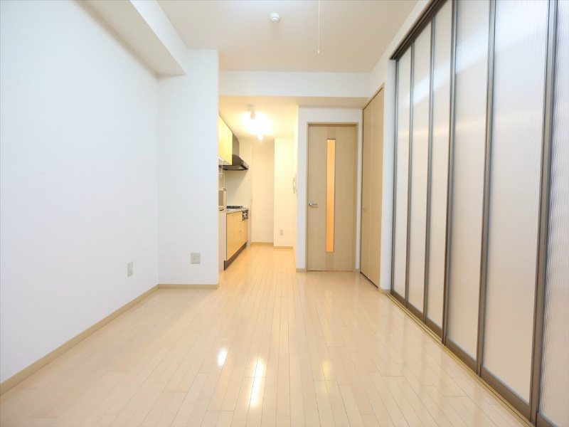 居室・リビング　ＬＤＫ9.6帖　独立型キッチン　照明付き