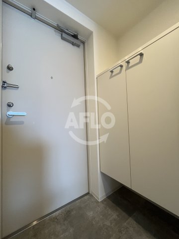 玄関　アドバンス江坂ラシュレ　玄関