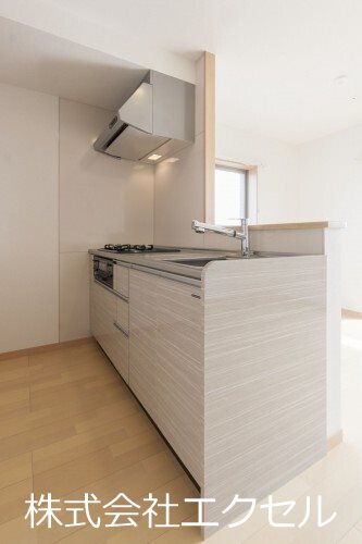 キッチン　3口ガスコンロ(グリル)付きのキチンです。