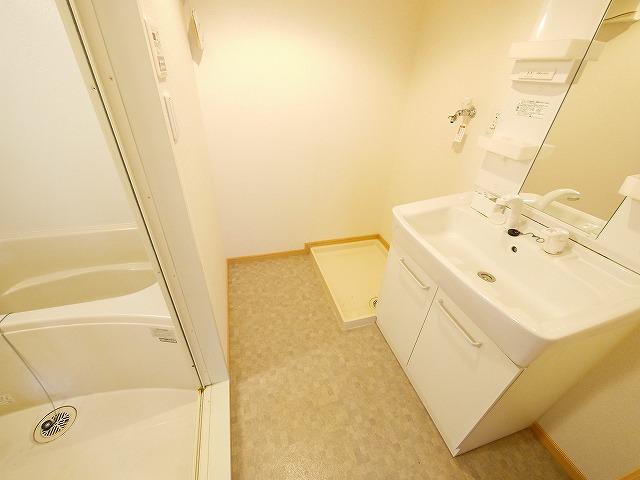 洗面設備　使いやすい洗面所です