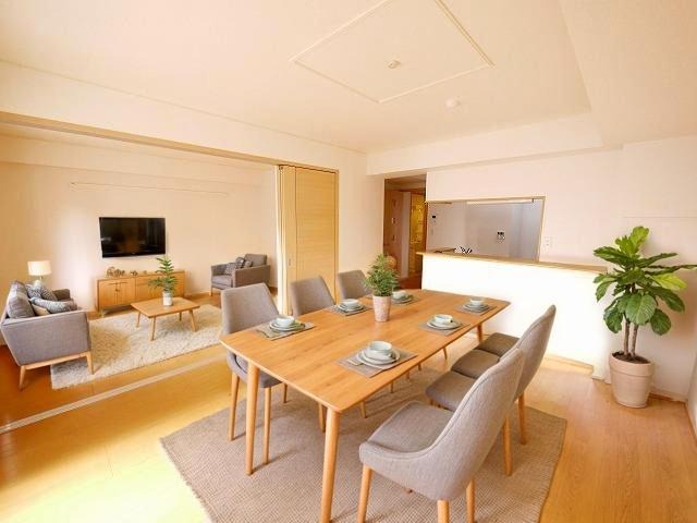 居室・リビング　CGで家具等を配置したもので家具等は含まれません