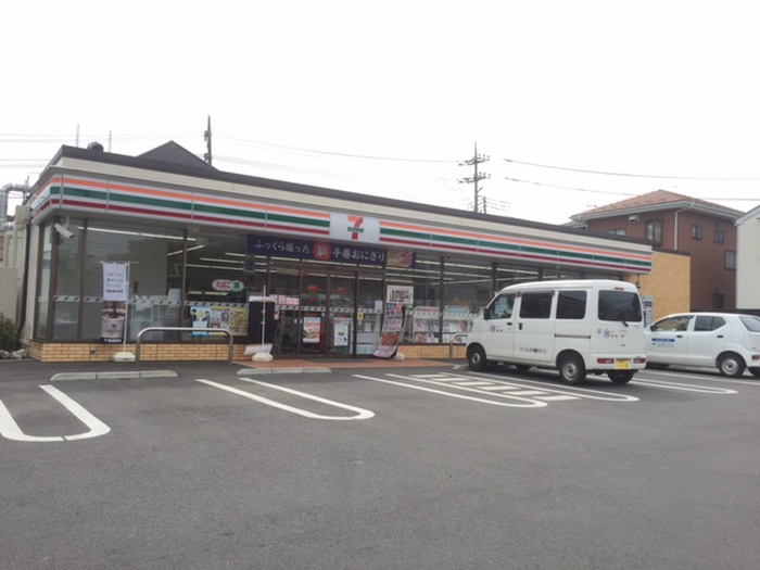 コンビニ　セブンイレブン（コンビニ）まで122m