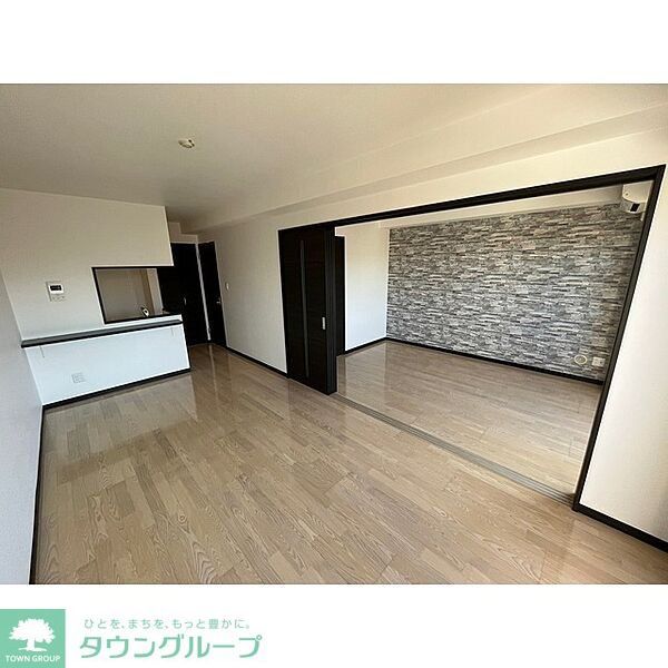 居室・リビング　別号室参考写真です