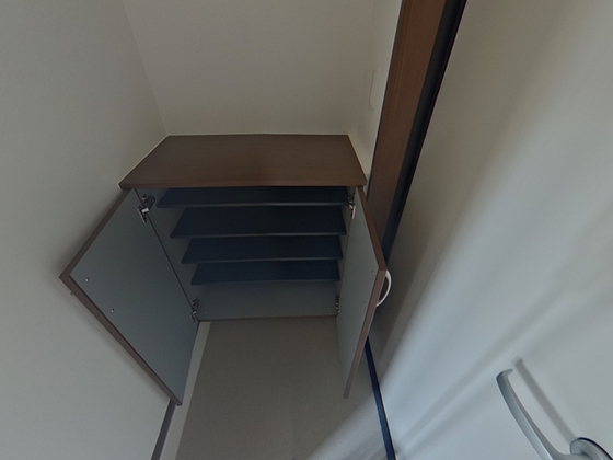 玄関　※掲載写真は同マンション別部屋参考写真となります。