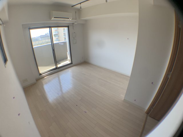 居室・リビング　エアコン付きで快適に過ごせます♪