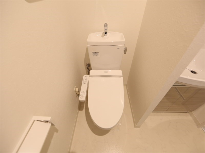 トイレ　温水洗浄暖房便座付トイレ