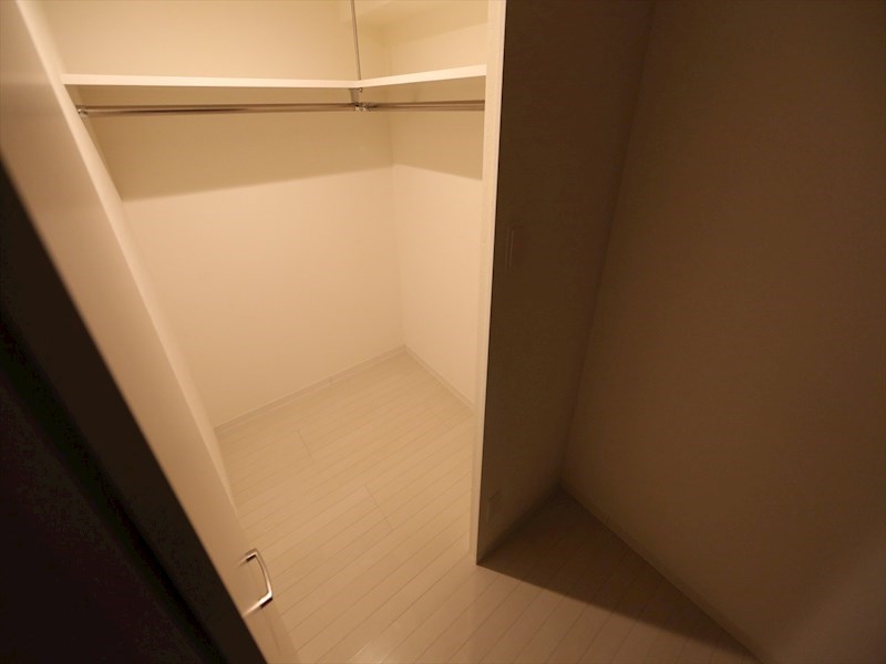 収納　ウォークインクローゼット（収納充実してます）