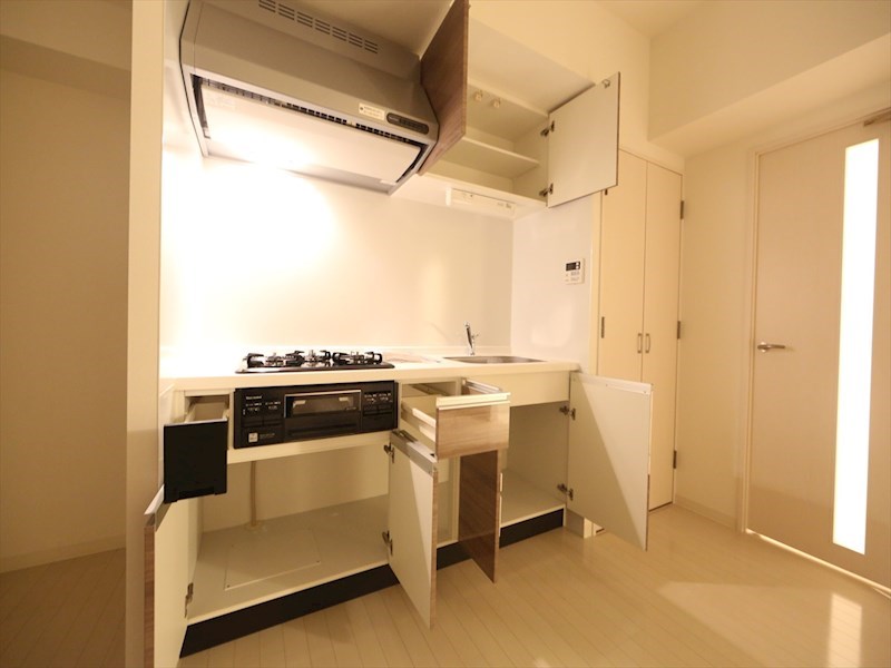 キッチン　システムキッチン（ガス3口コンロ・グリル付）