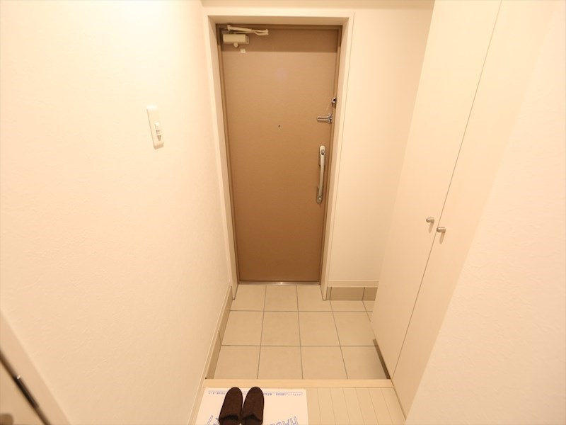 玄関　玄関　シューズボックス付（収納充実してます）