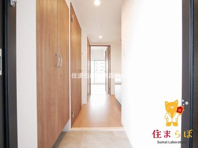 玄関　「気になったら、LINEで気軽に相談できますよ。」