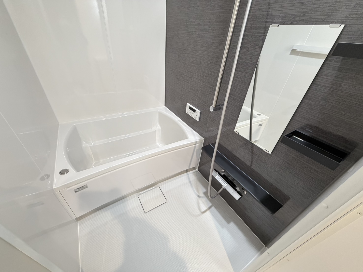 バス・シャワールーム　※同建物１階反転タイプ写真です。ご参考下さい。