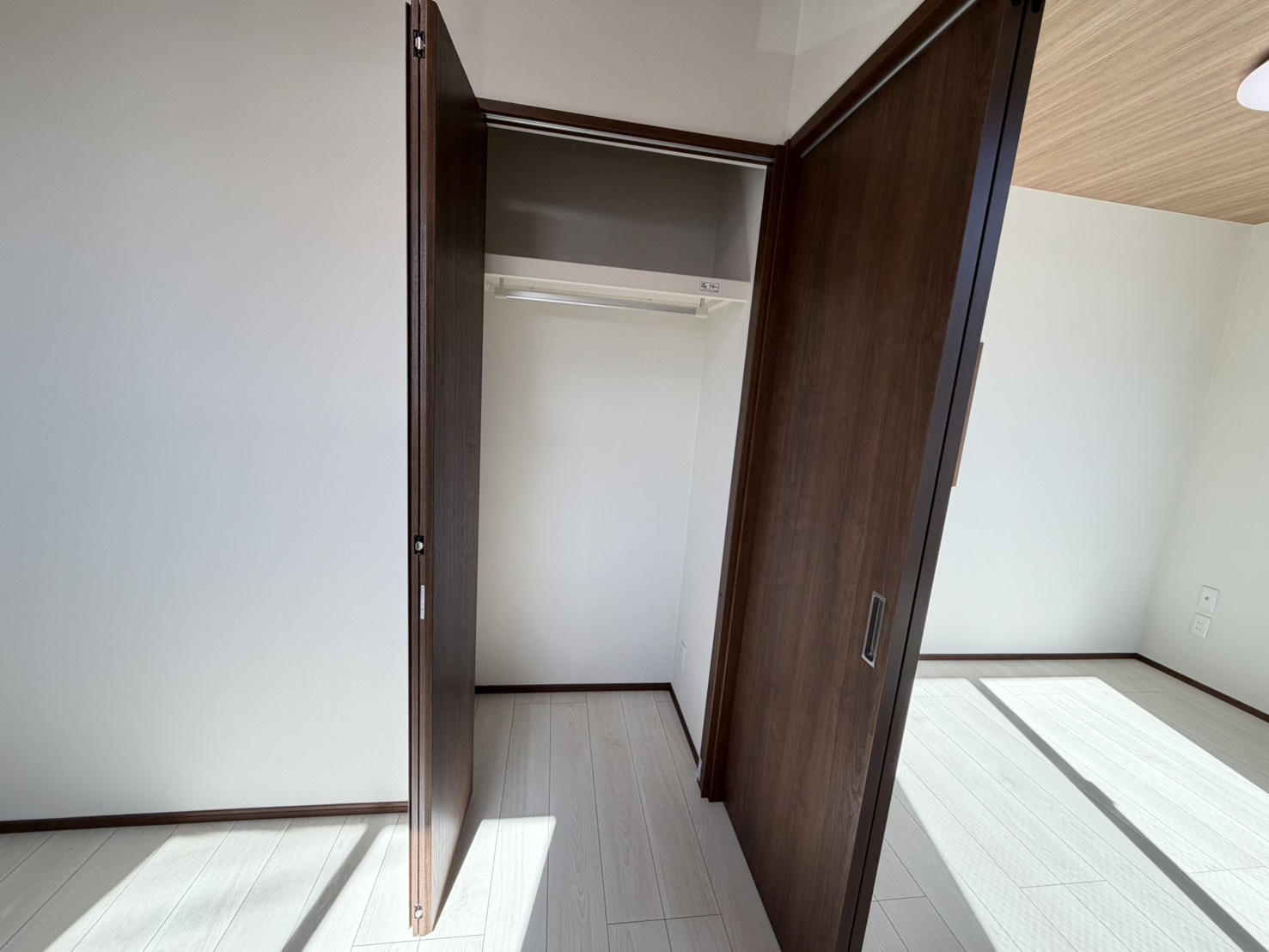 収納　※同建物１階反転タイプ写真です。ご参考下さい。