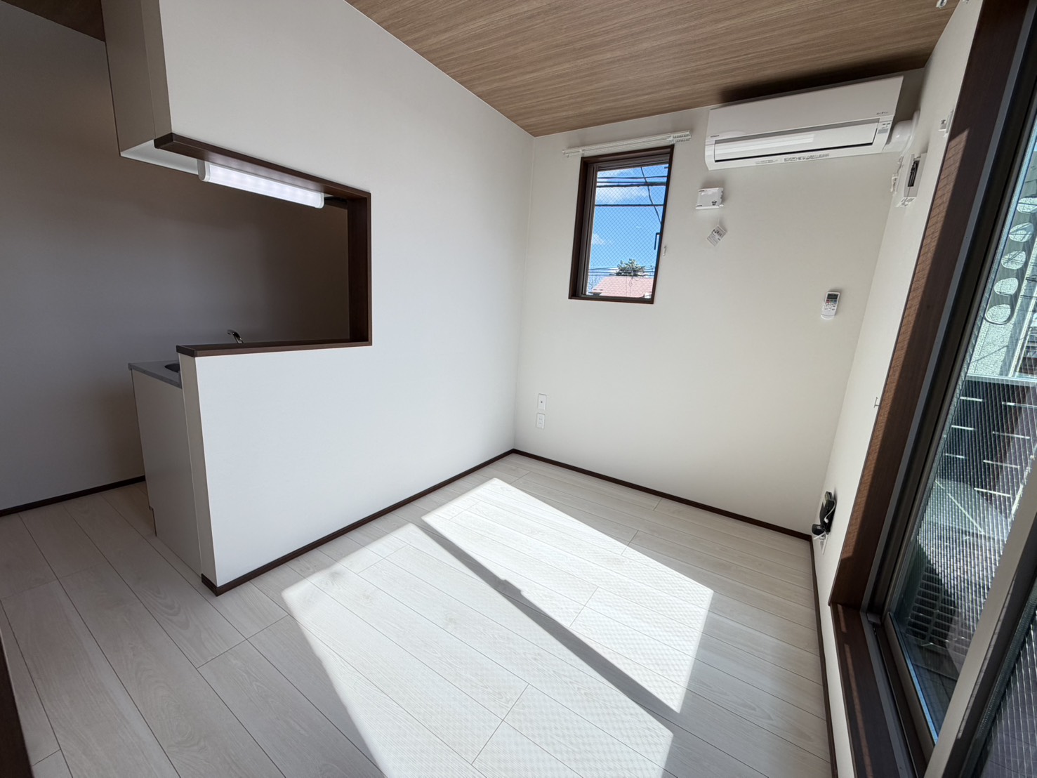 居室・リビング　※同建物１階反転タイプ写真です。ご参考下さい。