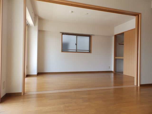 居室・リビング　別方向から