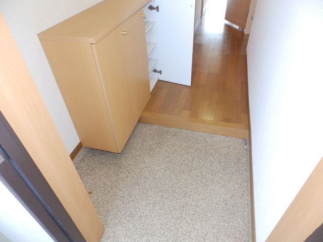 玄関　下駄箱もついています