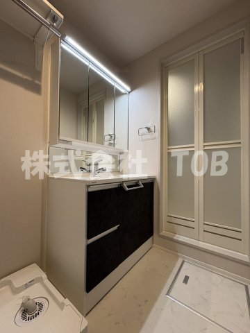 洗面設備　3面鏡シャンプードレッサー