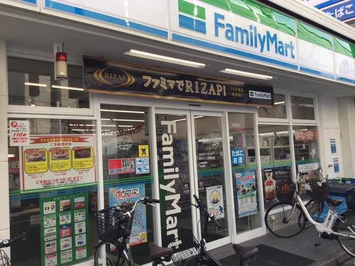 コンビニ　ファミリーマート 志村三丁目駅前店（コンビニ）まで105m
