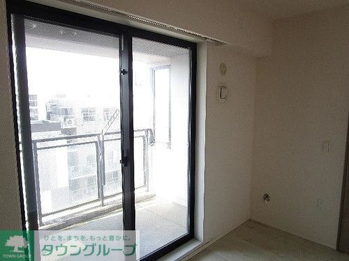 バルコニー　洋室からバルコニー