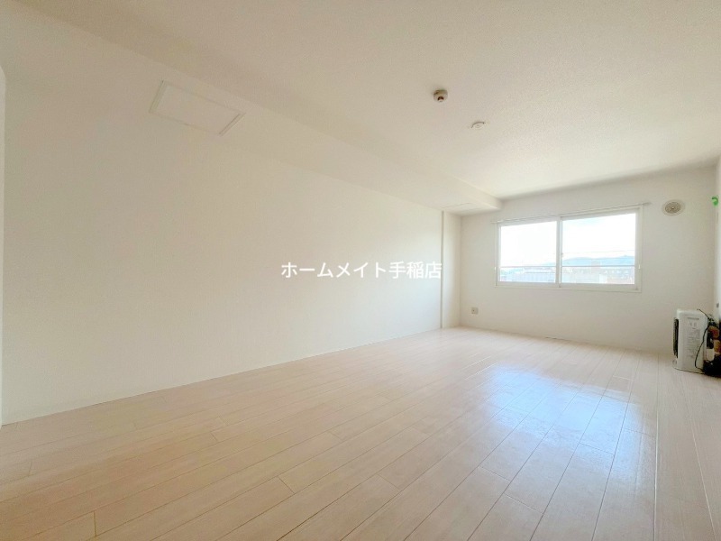 居室・リビング　明るく広々リビングスペース♪