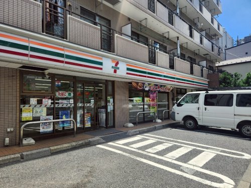 コンビニ　セブン-イレブン足立中川４丁目店（コンビニ）まで108m