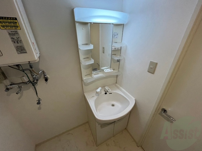 洗面設備　シャンプードレッサー。身支度はここでばっちりですね。