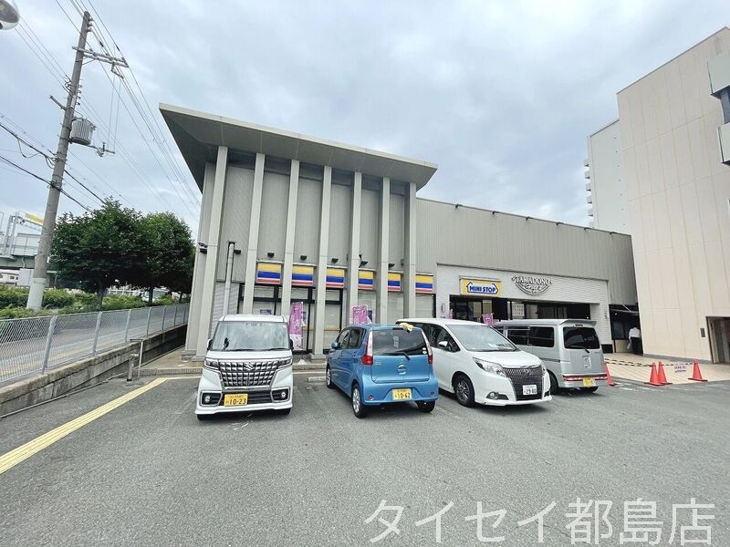 コンビニ　ミニストップ高殿5丁目店（コンビニ）まで326m