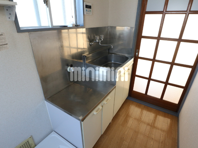 キッチン　廊下の鏡です。