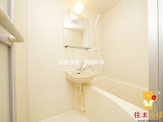 バス・シャワールーム　「見た目じゃなく、心に“しっくりくる”を大切に。」