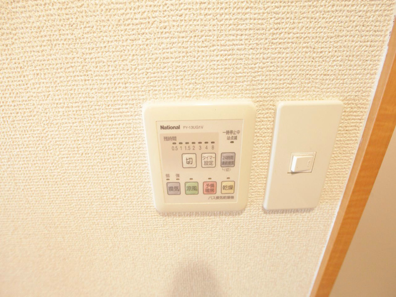 その他設備　浴室暖房乾燥機付き