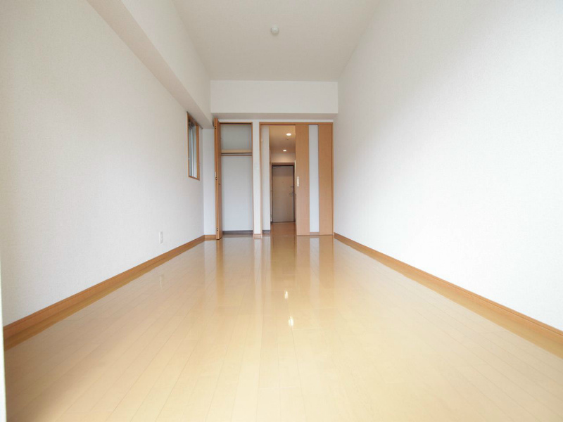 居室・リビング　洋室8.3帖　クローゼット（収納充実してます）