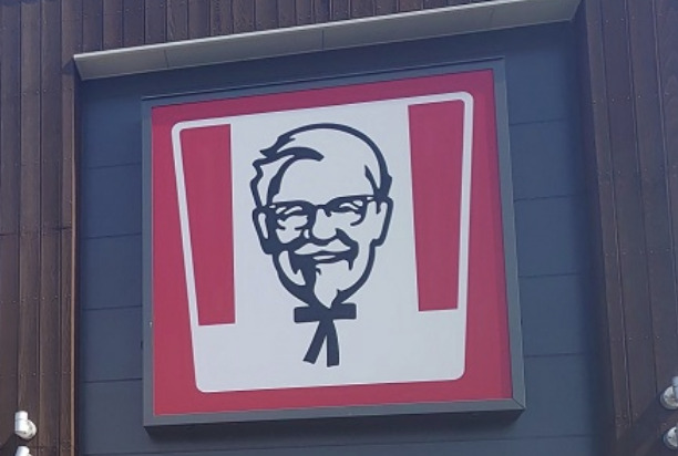 飲食店　ケンタッキーフライドチキン 三ノ輪店（飲食店）まで401m