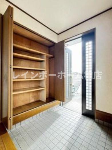 玄関　収納もある玄関です