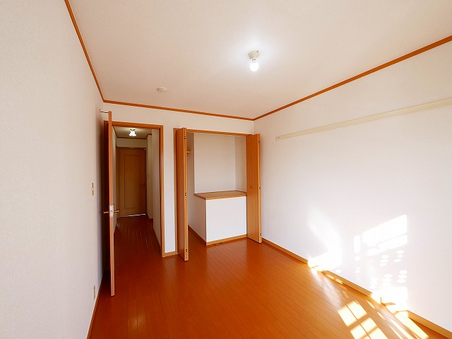 その他部屋・スペース　広くて明るい寝室