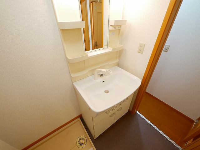 洗面設備　使いやすい洗面所です