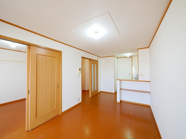 居室・リビング　こちらのリビングで趣味の時間をお楽しみください