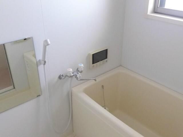バス・シャワールーム　TV付きバスルーム
