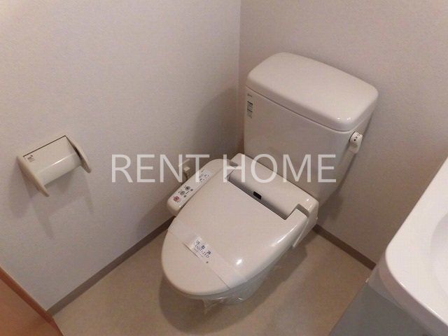 トイレ　温水洗浄便座付のトイレです。