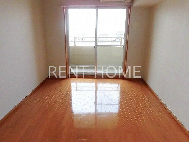 居室・リビング　南向きの明るい洋室8帖です。