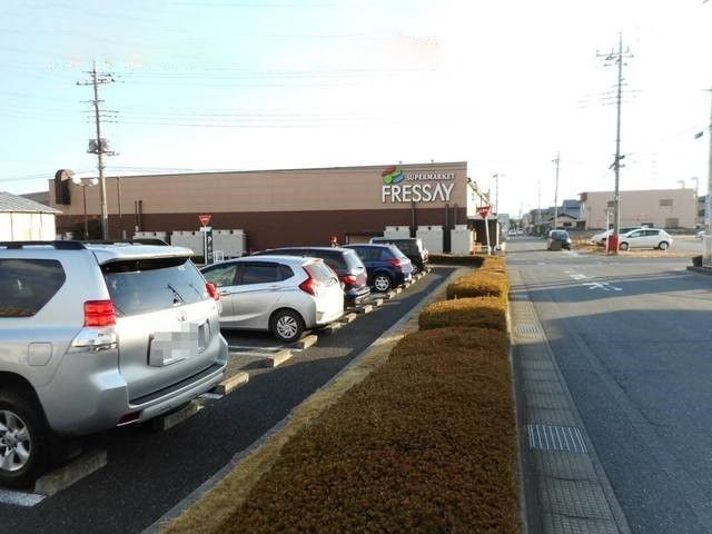 スーパー　フレッセイ吉岡店（スーパー）まで800m