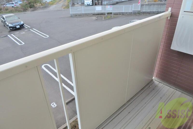 バルコニー　バルコニーがあって、洗濯物の外干しもＯＫです。