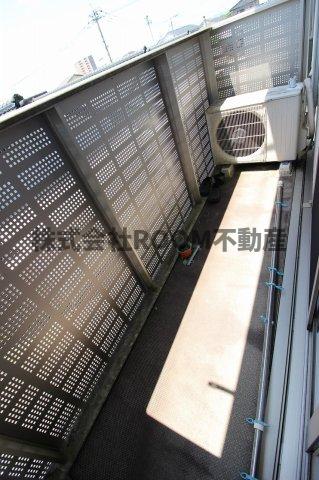 バルコニー　開放的で明るい空間を演出してくれるバルコニーです