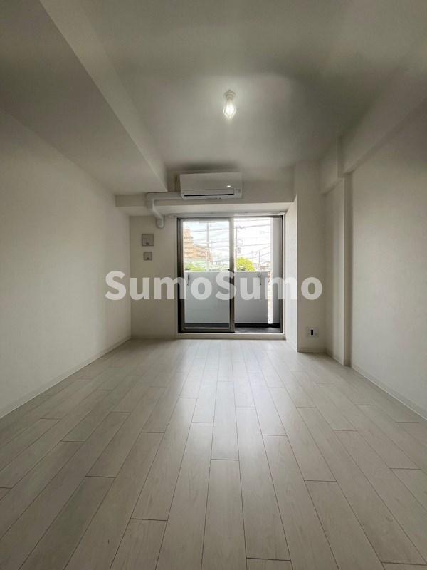 居室・リビング　こちらの居間で趣味の時間をお楽しみください