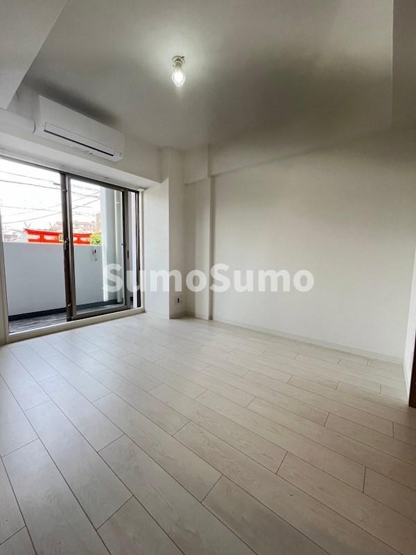 その他部屋・スペース　落ち着いた色調の寝室です