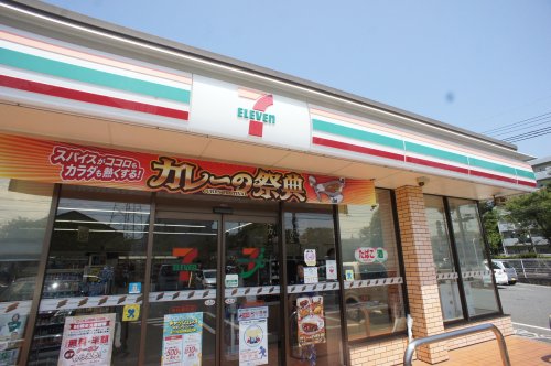 コンビニ　セブンイレブン 柏松葉町店（コンビニ）まで379m